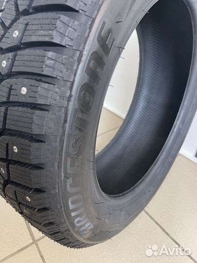 Bridgestone Blizzak Spike-02 215/60 R16 95T