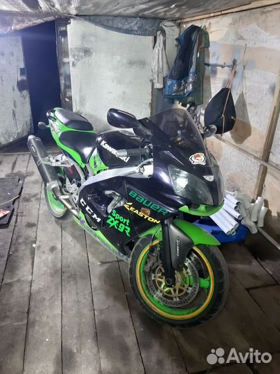 Kawasaki ZX9R