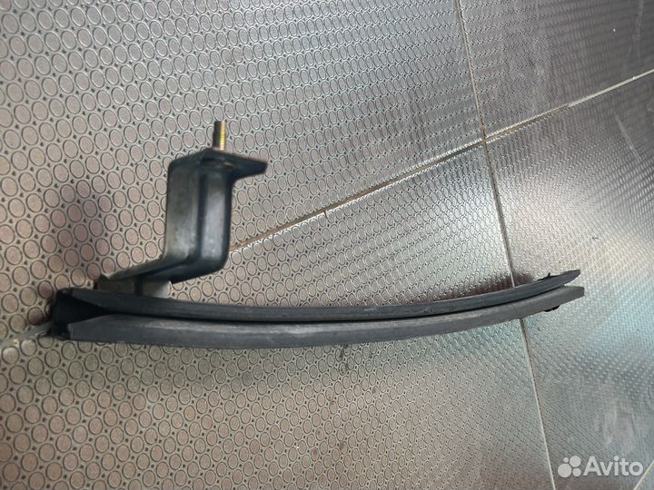 Направляющая стекла Nissan Primera P12