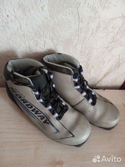 Лыжные ботинки