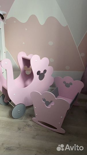 Деревянная коляска и кроватка для кукол