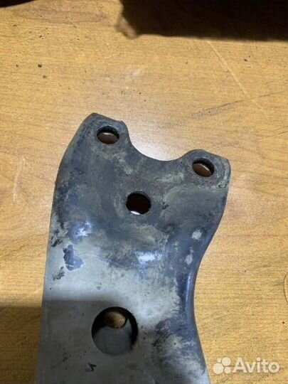 Рычаг подвески передний правый Toyota Corona