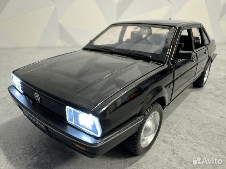 Модель авто Volkswagen Santana 1984 металл