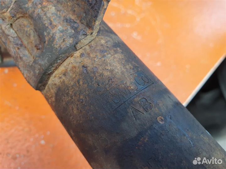 Амортизатор передний правый в сборе Ford Fiesta 6