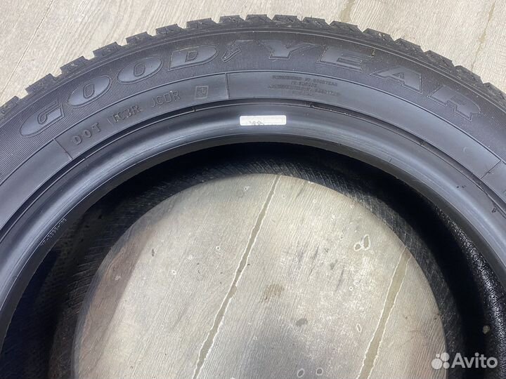 Goodyear UltraGrip Ice+ 215/55 R17
