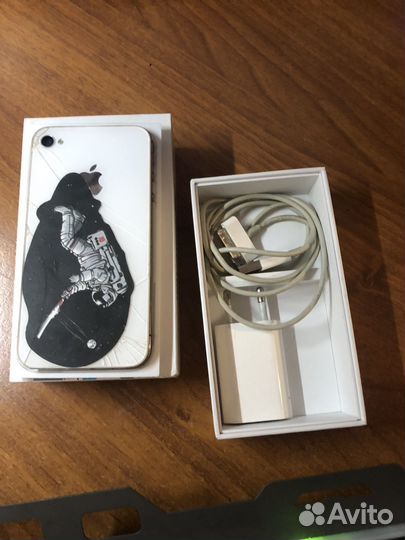 Телефон iPhone 4s