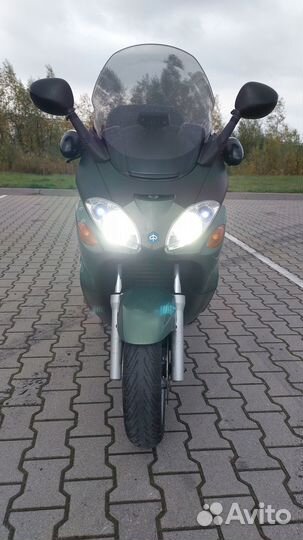 Максискутер Piaggio 250