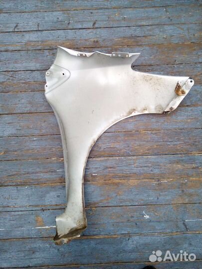 Крыло левое переднее Toyota Yaris/Vitz