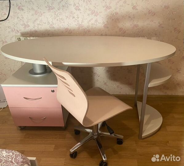 Письменный стол и стул