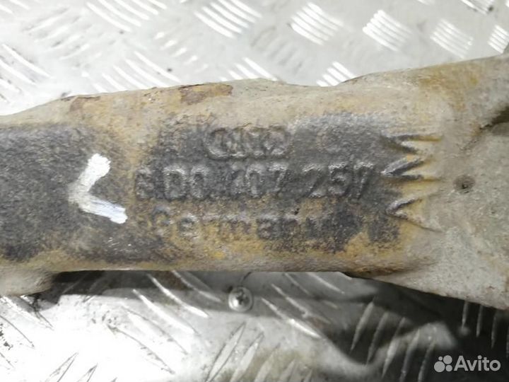 Кулак поворотный передний левый Passat B5