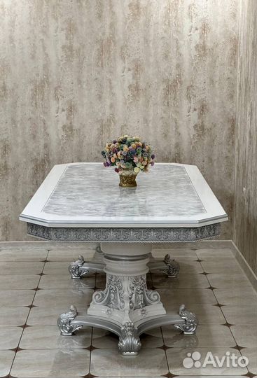 Стол и стулья новые