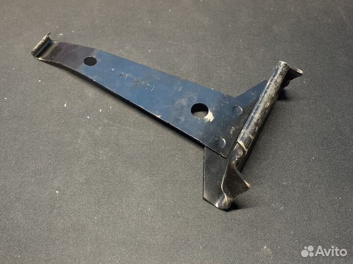 Кронштейн акб e83