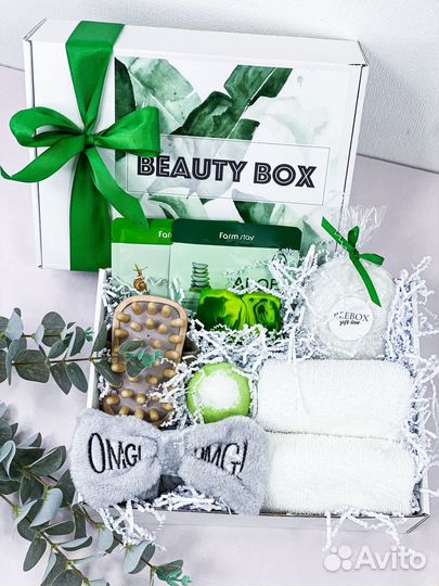 Подарочный бокс с косметикой на 8 марта