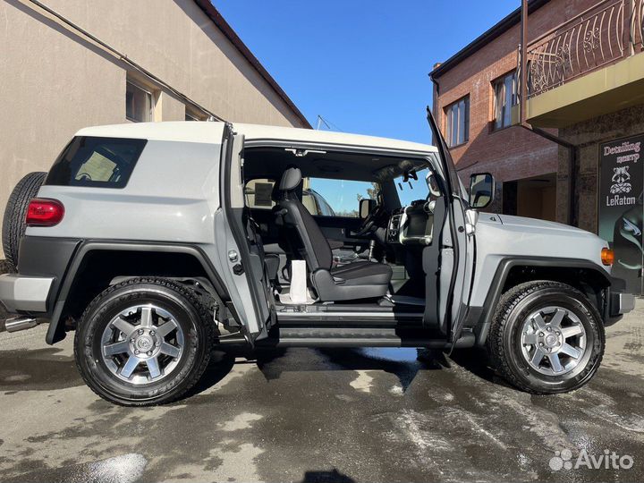 Toyota FJ Cruiser 4.0 AT, 2022, 10 000 км
