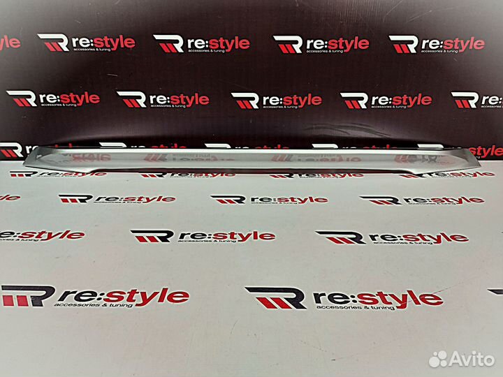 Спойлер Под стекло Lexus LX570 08-15г