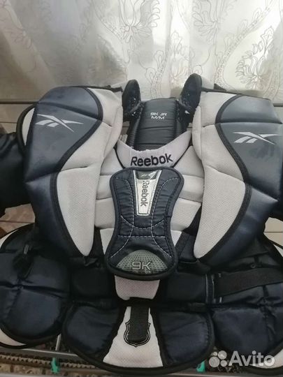 Нагрудник хоккейный вратарский