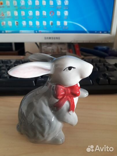 Статуэтка. Фарфор. Зайчик