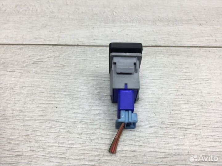 Кнопка многофункциональная Toyota Auris хэтчбек