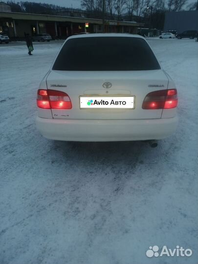 Toyota Corolla 1.3 AT, 1998, 300 000 км