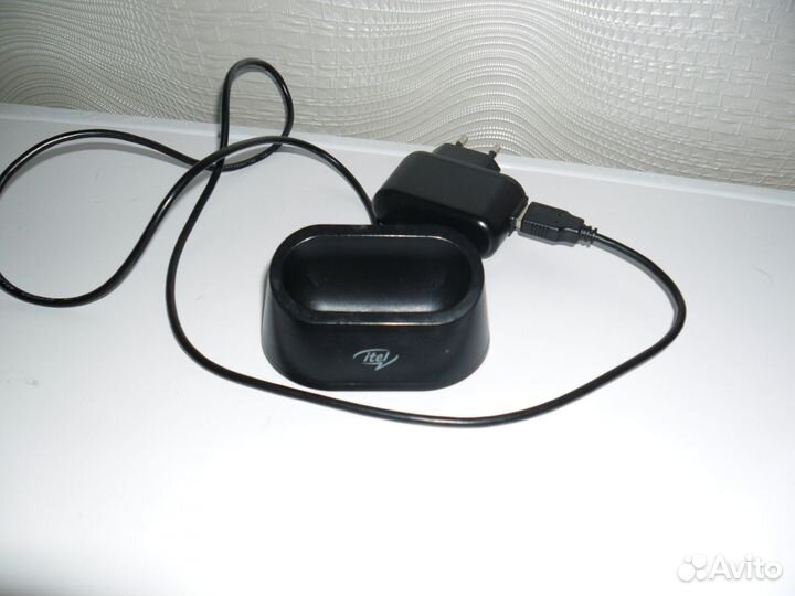 Подставка-зарядка для itel