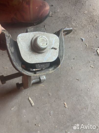 Опора кпп 2112