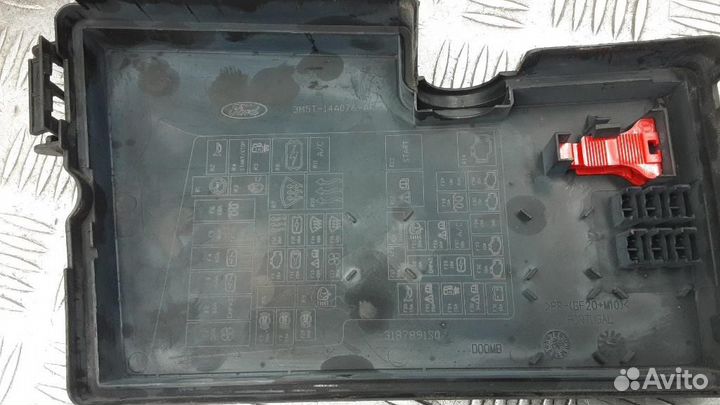 Блок предохранителей Ford Kuga