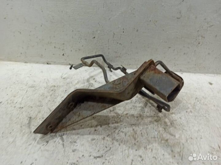 Кронштейн заднего бампера