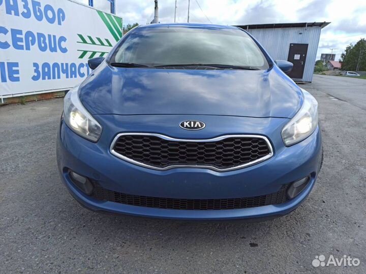 Форточка передняя правая Kia Ceed 2014 86190A2000