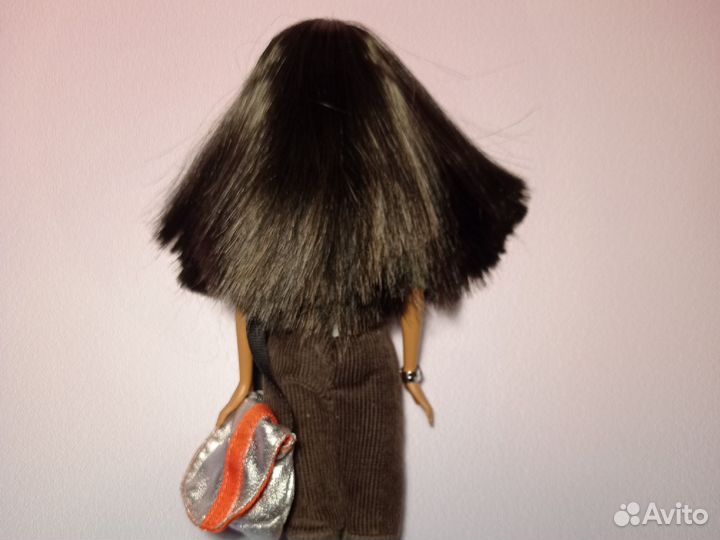 На брони Barbie fashion fever