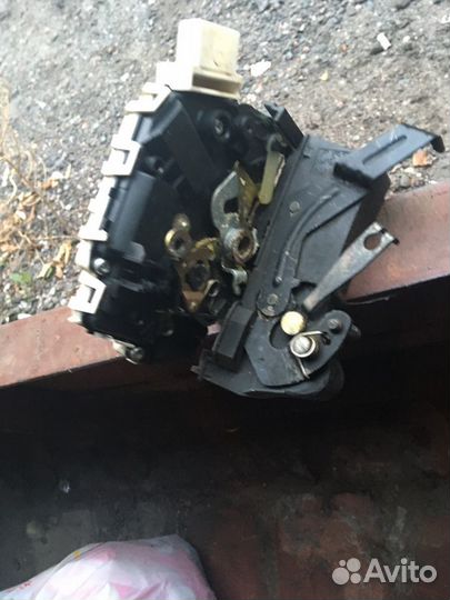 Замок двери Range Rover