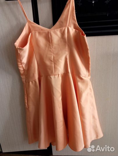 Платье персиковое