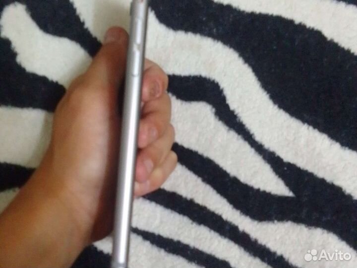 Телефон iPhone 6s