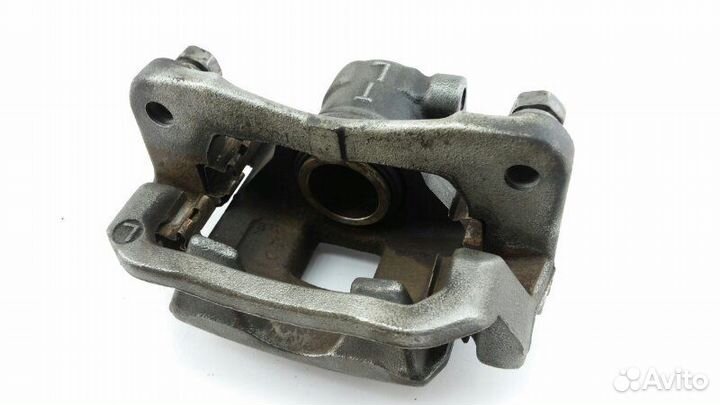 Суппорт задний левый Toyota Isis ANM15 2006