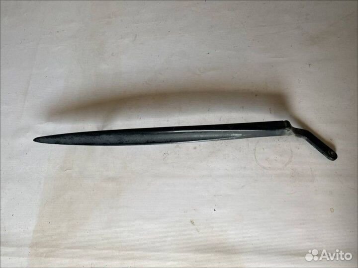 Поводок стеклоочистителя левый LADA 2110