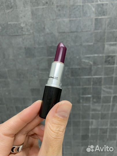 Помада mac satin rebel A85