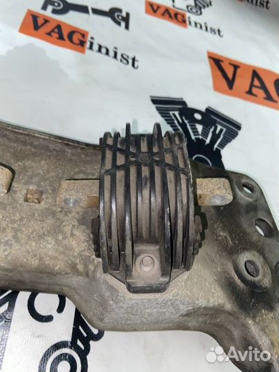 Кронштейн трансмиссии Bmw F10 3.0 2011