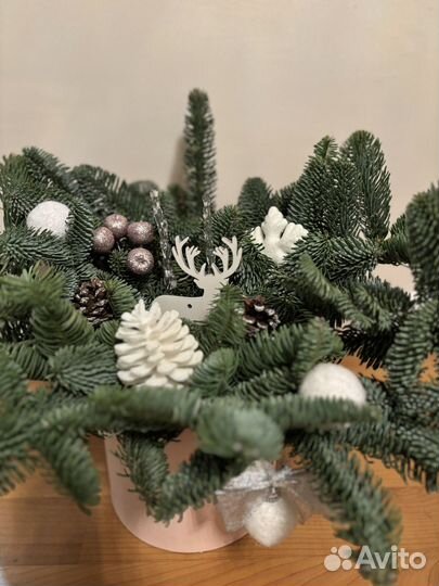Новогодний букет из живых веток ели
