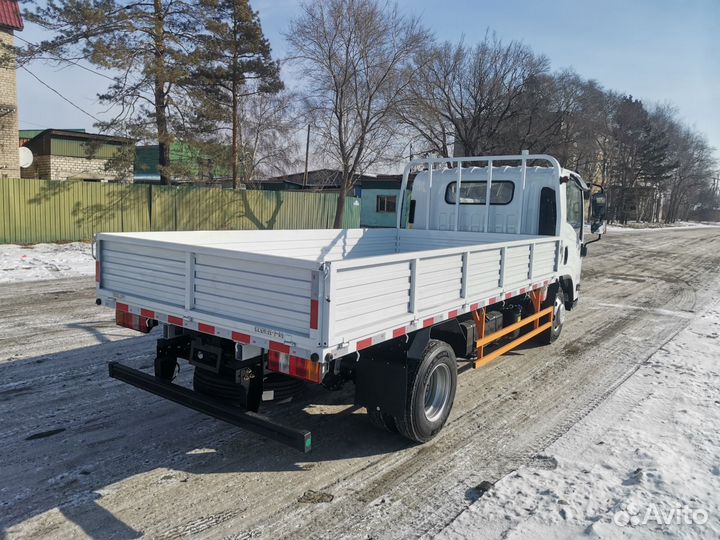 Бортовой грузовик Isuzu Elf, 2023
