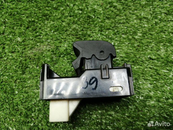 Кнопка стеклоподъемника задняя левая Toyota Land