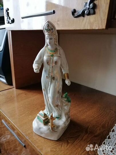 Фарфоровые статуэтки и фигурки лфз