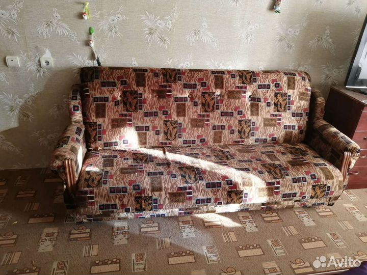 Диван