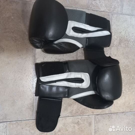 Боксерские перчатки