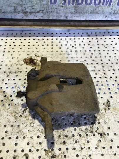 Суппорт передний правый Kia Ceed 1