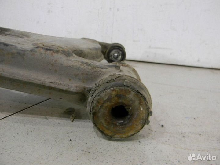 Рычаг передний левый нижний