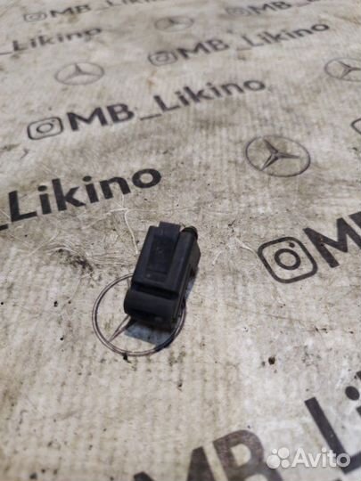 Форсунка омывателя лобового стекла правая Mercedes