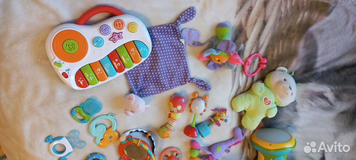 Игрушки пакетом для малыша fisher price, Chicco