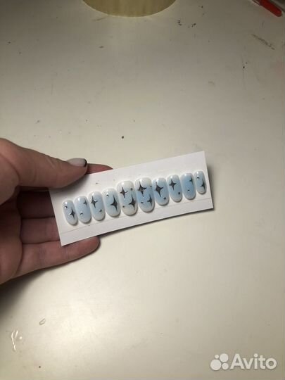 Накладные ногти с клеем