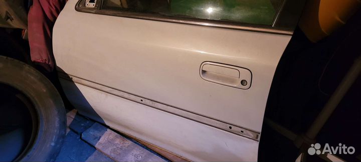Передняя левая дверь от кресты 100
