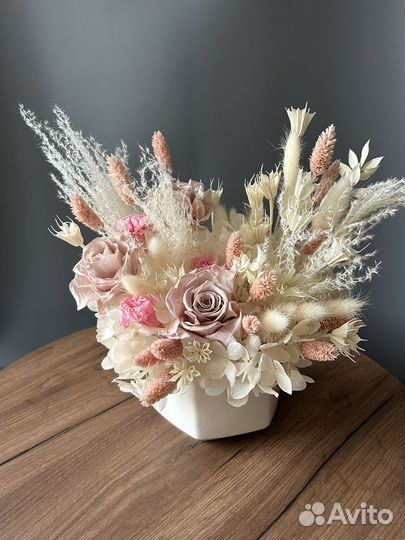 Интерьерная композиция из сухоцветов