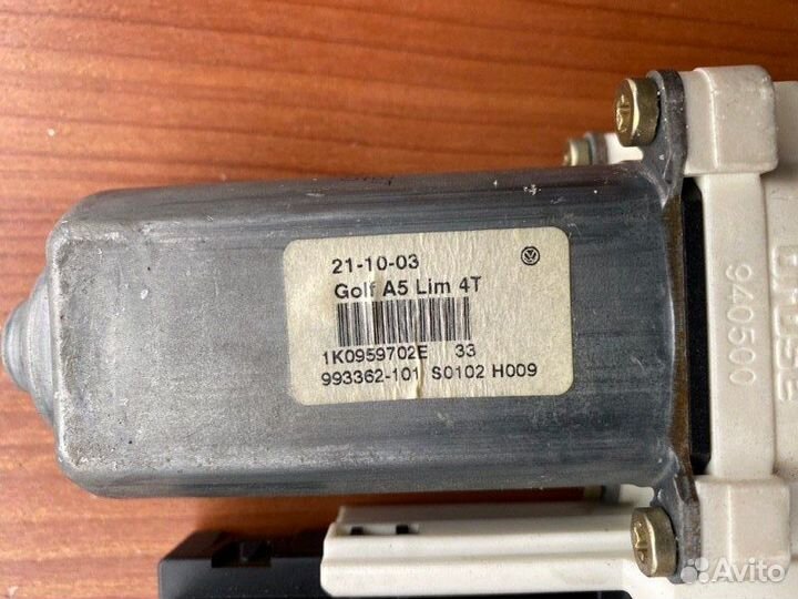 Мотор стеклоподъемника передний правый Vw Golf 5